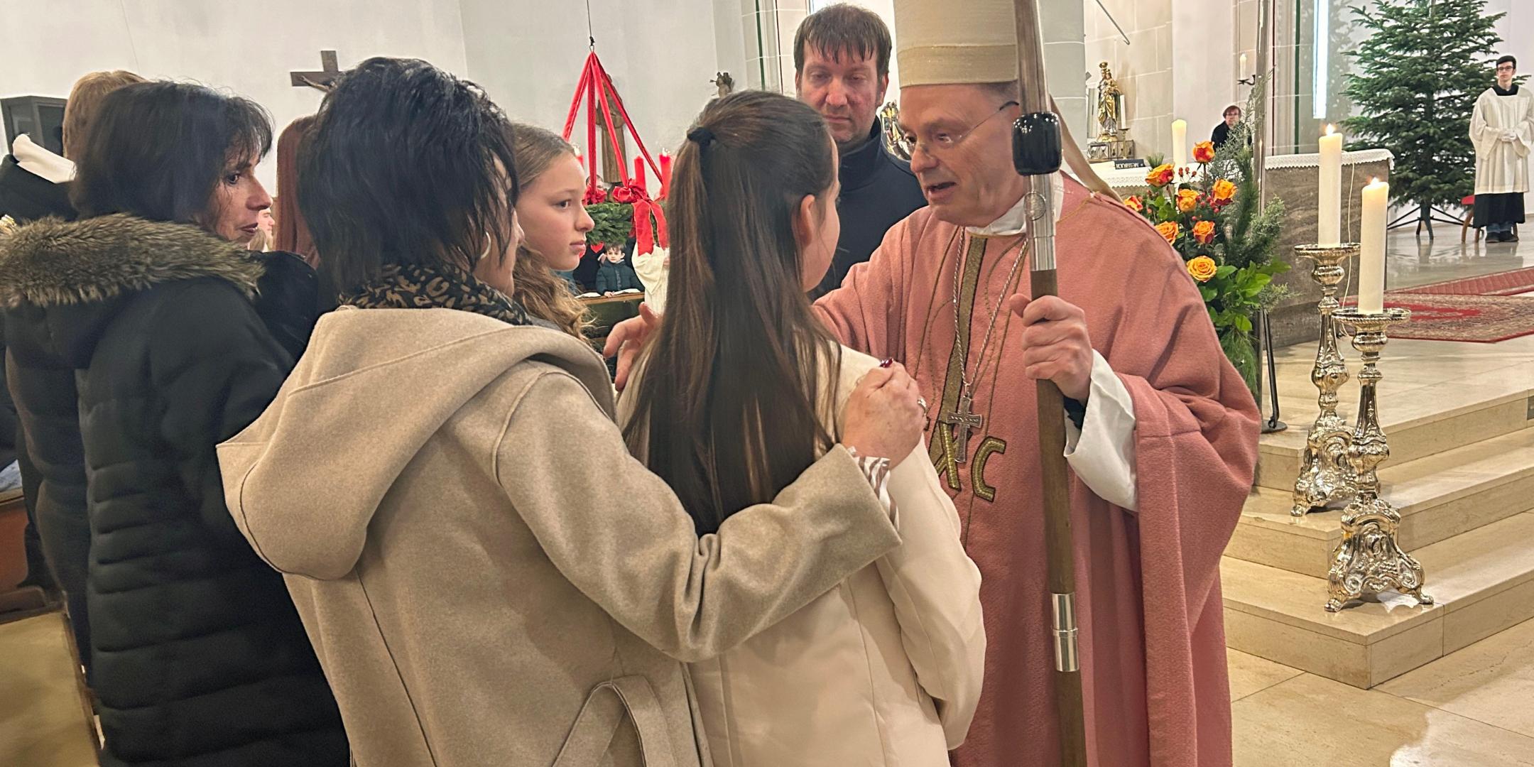 Weihbischof Brahm spendet Firmung (c) Ute Kirsch, BGV Trier Weihbischof Brahm spendet Firmung