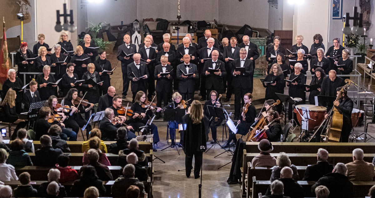 Der Chor beim Konzert zum 170-jährigen Jubiläum am 6. November 2022 in der Kirche Hl. Dreifaltigkeit Fraulautern